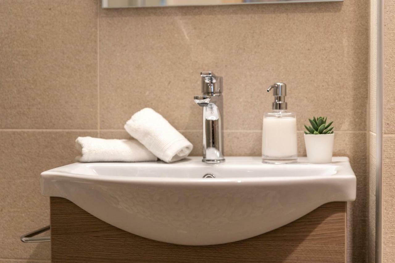 Ports Crossroad C Apartment Пирея Екстериор снимка
